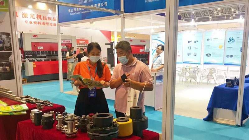 滚珠丝杠与梯形丝杠：如何区分两种关键传动部件